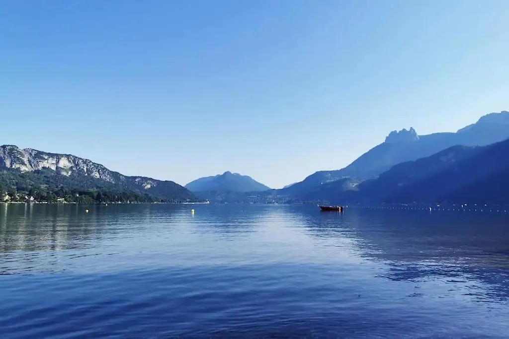 Chalet Au Bord Du Lac D'Annecy Doussard